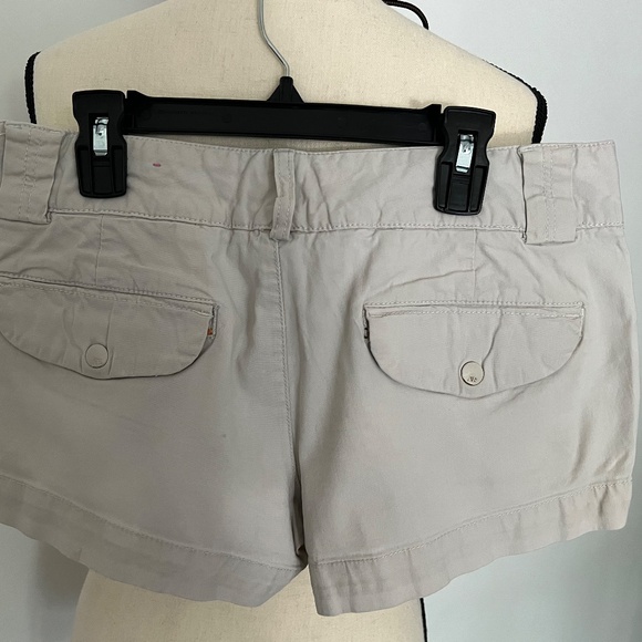 American Eagle Outfitters Women's Size 6  Stretch Khaki Shorts - Picture 2 of 8